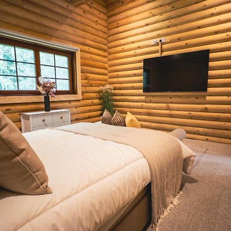 Aspen Lodge, Amazing New Log Cabin With Hot Tub - Sleeps 6 - Felmoor Park Morpeth Ruang foto
