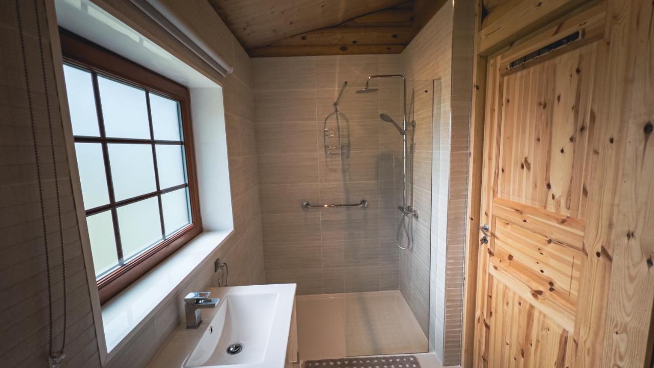 Aspen Lodge, Amazing New Log Cabin With Hot Tub - Sleeps 6 - Felmoor Park Morpeth Bagian luar foto