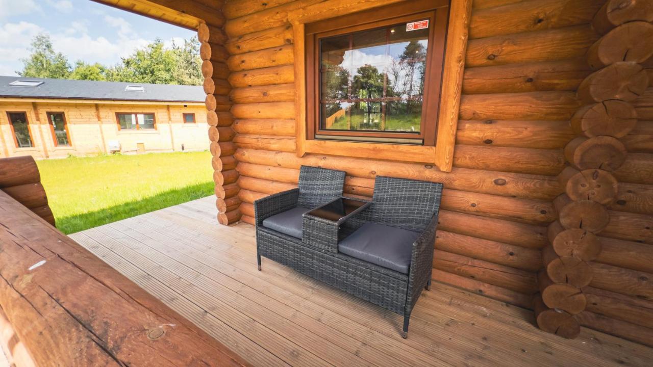 Aspen Lodge, Amazing New Log Cabin With Hot Tub - Sleeps 6 - Felmoor Park Morpeth Bagian luar foto