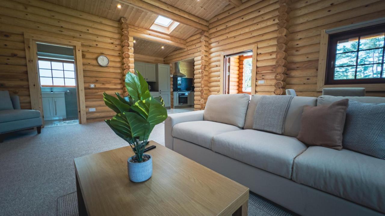 Aspen Lodge, Amazing New Log Cabin With Hot Tub - Sleeps 6 - Felmoor Park Morpeth Bagian luar foto