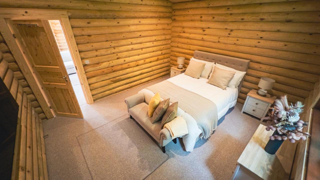 Aspen Lodge, Amazing New Log Cabin With Hot Tub - Sleeps 6 - Felmoor Park Morpeth Bagian luar foto