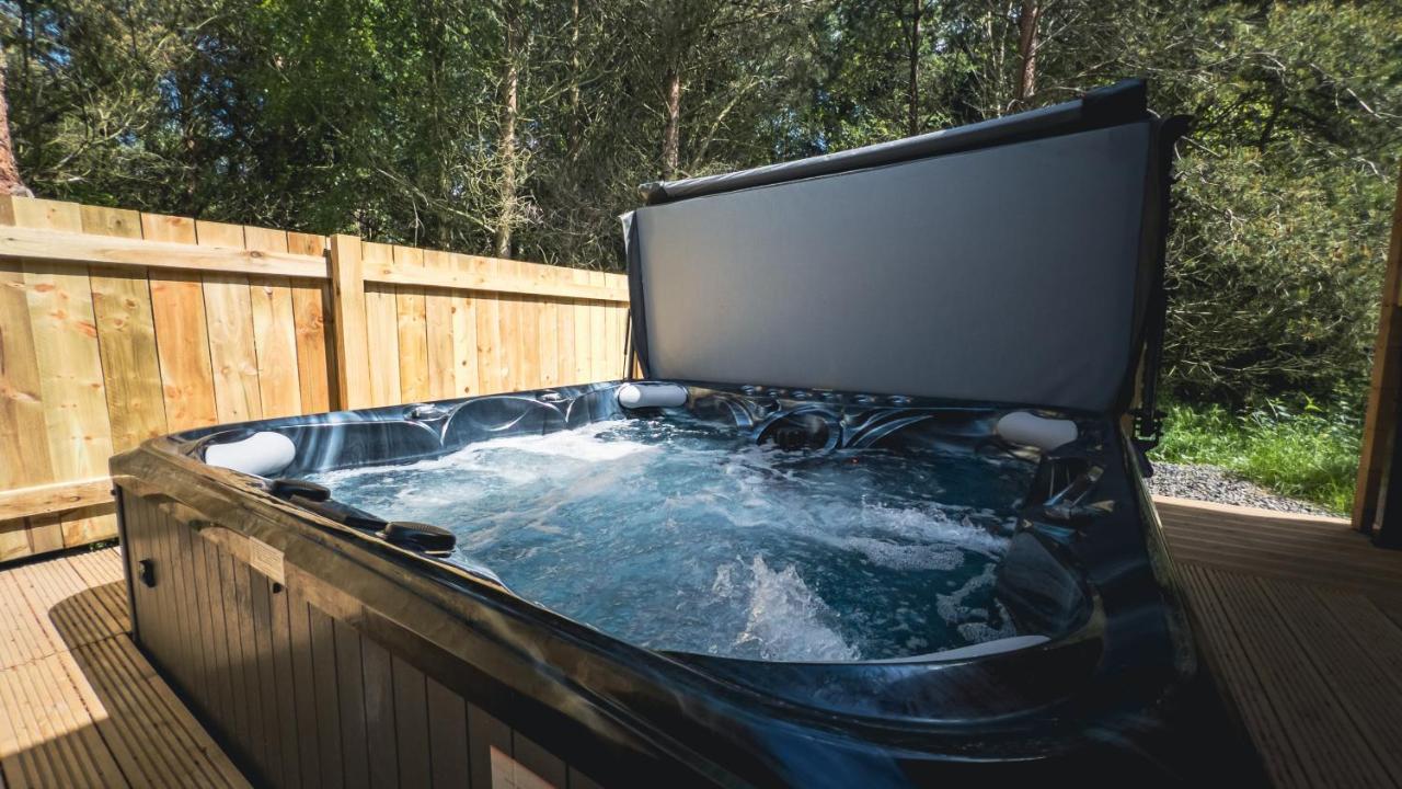 Aspen Lodge, Amazing New Log Cabin With Hot Tub - Sleeps 6 - Felmoor Park Morpeth Bagian luar foto