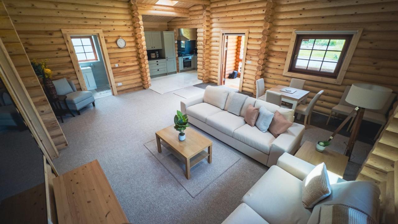 Aspen Lodge, Amazing New Log Cabin With Hot Tub - Sleeps 6 - Felmoor Park Morpeth Bagian luar foto