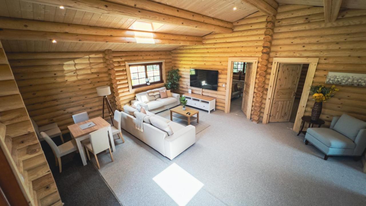 Aspen Lodge, Amazing New Log Cabin With Hot Tub - Sleeps 6 - Felmoor Park Morpeth Bagian luar foto