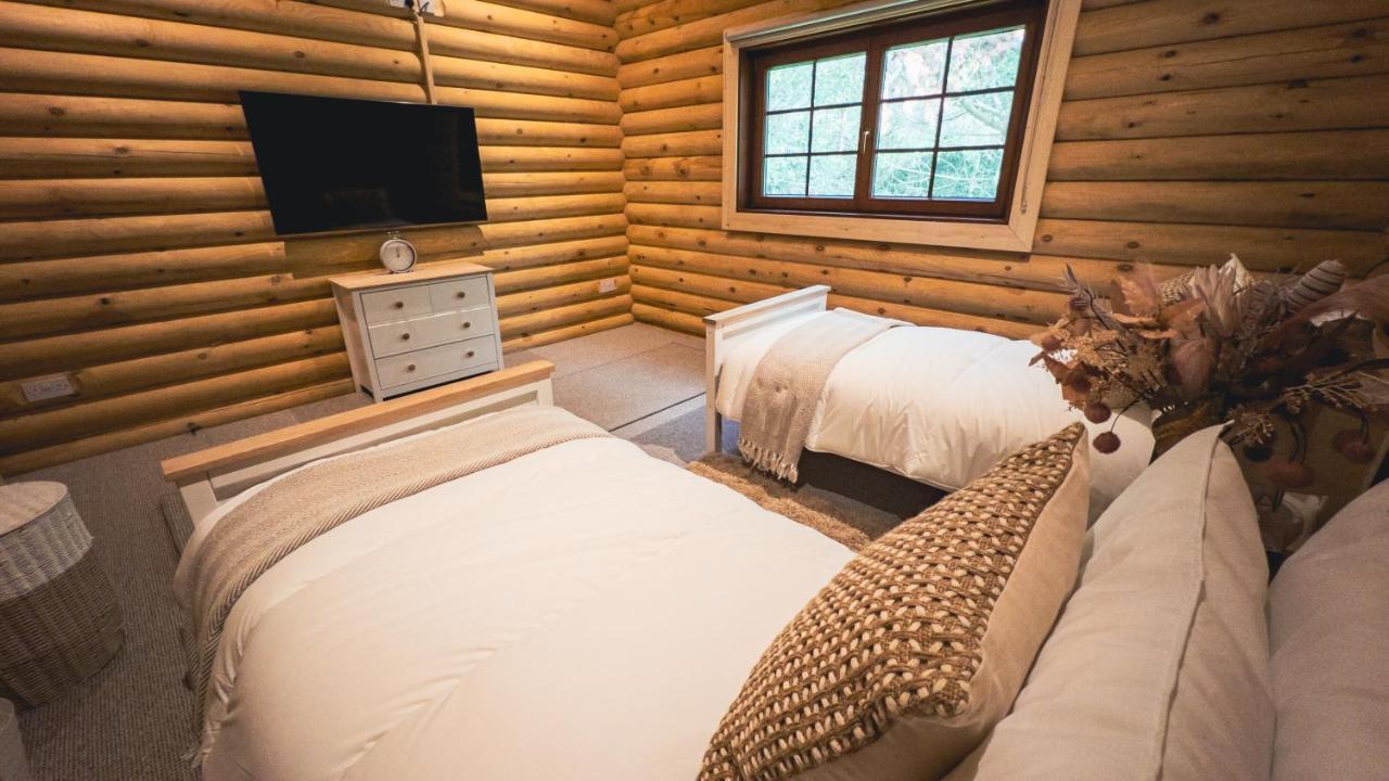 Aspen Lodge, Amazing New Log Cabin With Hot Tub - Sleeps 6 - Felmoor Park Morpeth Bagian luar foto