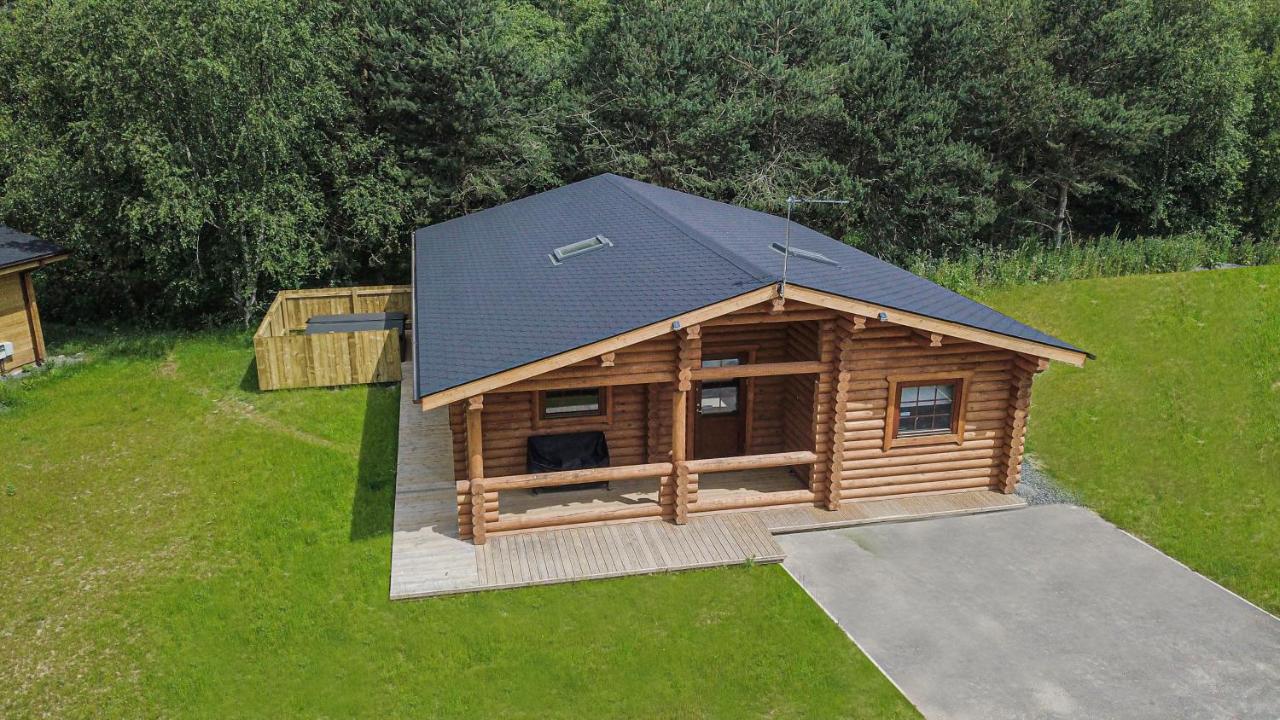 Aspen Lodge, Amazing New Log Cabin With Hot Tub - Sleeps 6 - Felmoor Park Morpeth Bagian luar foto