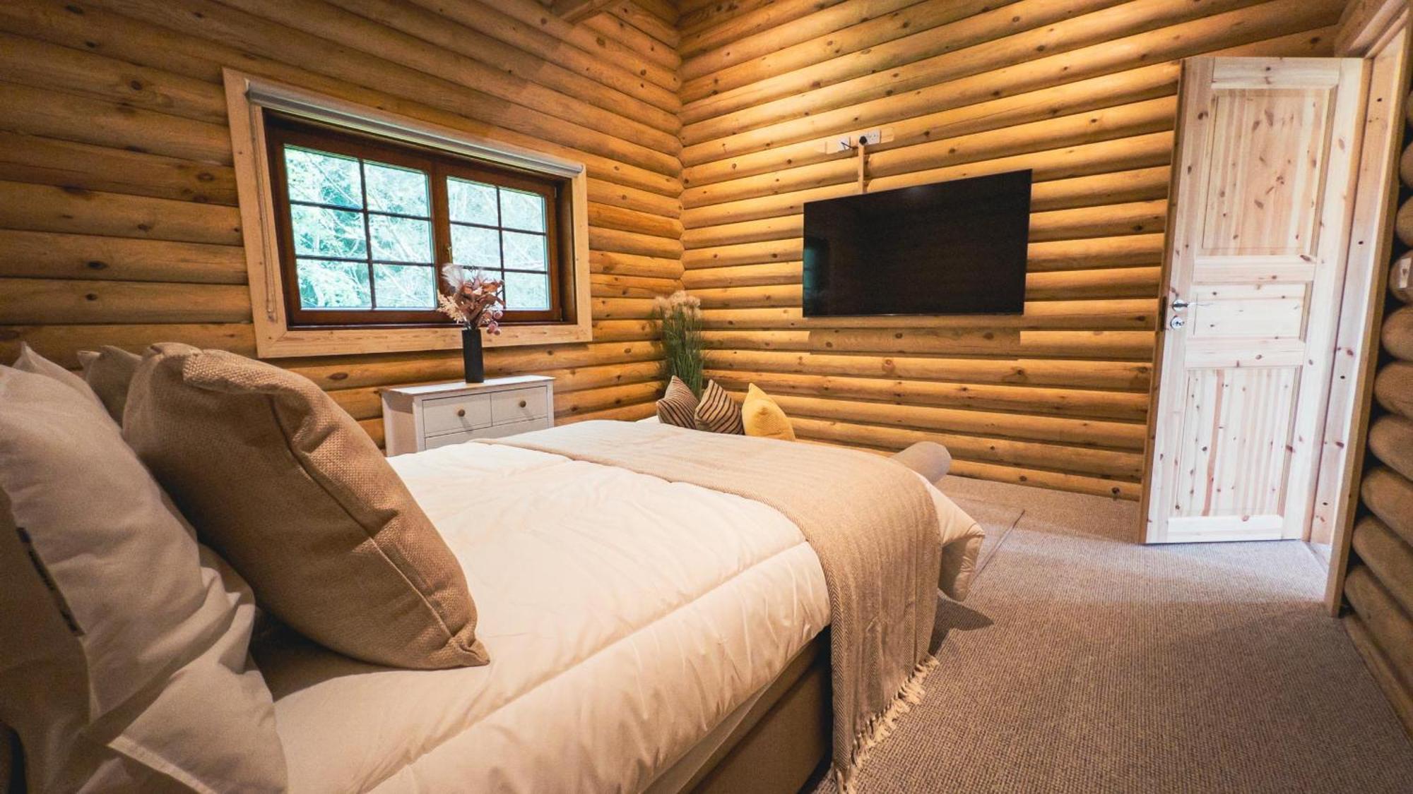 Aspen Lodge, Amazing New Log Cabin With Hot Tub - Sleeps 6 - Felmoor Park Morpeth Ruang foto