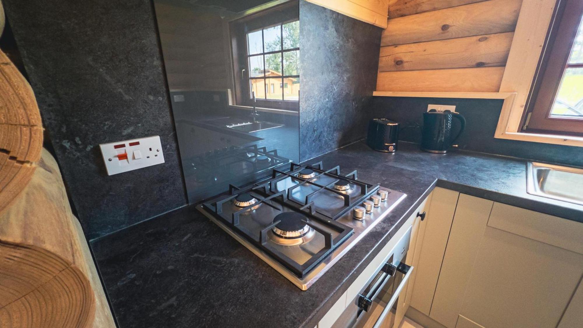 Aspen Lodge, Amazing New Log Cabin With Hot Tub - Sleeps 6 - Felmoor Park Morpeth Ruang foto